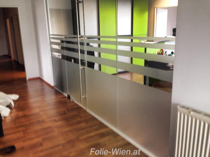 fenster-folierung-beklebung-wien-Büro-Konferenzräume-Ordination-Wartezimmer-Gastronomie-Schaufenster